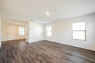 8902 Gerald Ohara in San Antonio, TX - Foto de edificio - Building Photo