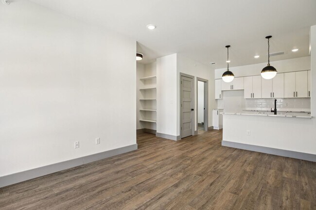 2450 Wickersham Ln in Austin, TX - Building Photo - Building Photo