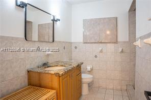 property at 861 W 32nd St