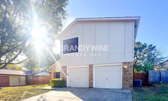 3608 Montridge Ct in Arlington, TX - Foto de edificio - Building Photo