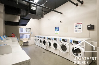 120 W Chestnut St, Unit 3008 in Chicago, IL - Foto de edificio - Building Photo