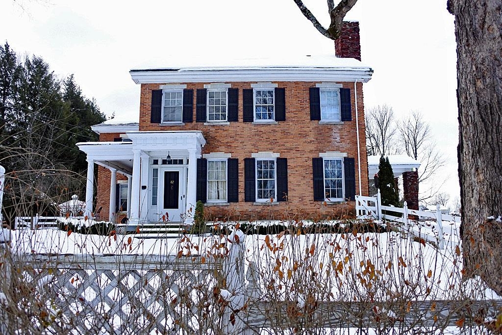 82 E Main St in Poultney, VT - Building Photo