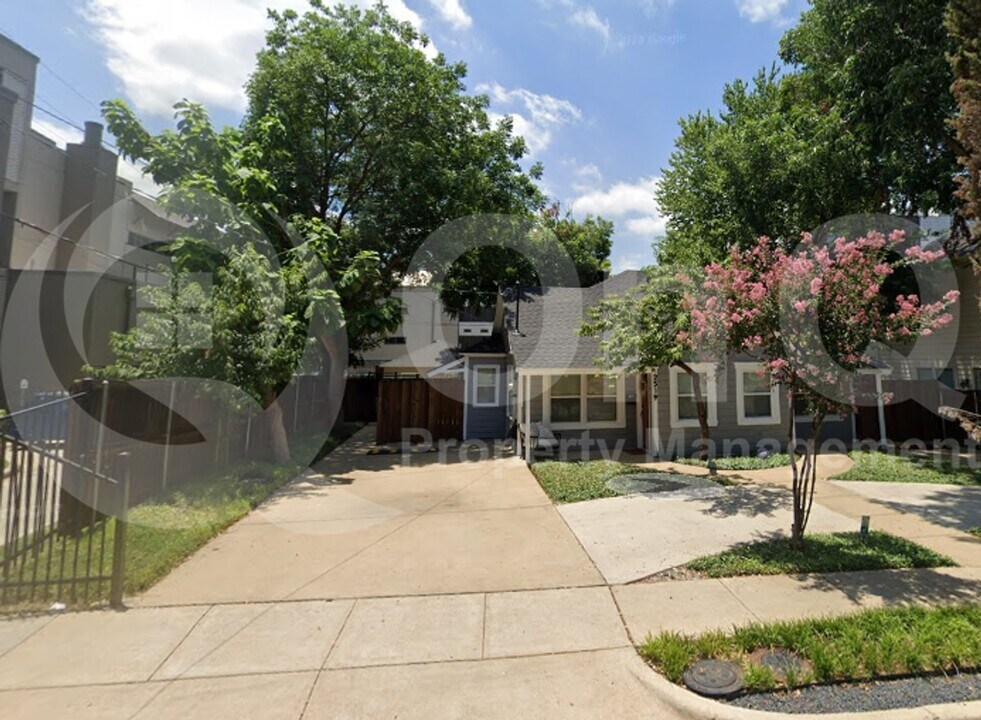 2519 N Garrett Ave in Dallas, TX - Building Photo