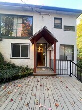 4900-4902 SW Slavin Rd in Portland, OR - Building Photo - Building Photo