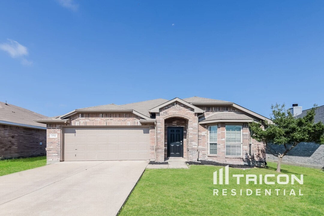 1701 Bob Dr in Royse City, TX - Building Photo