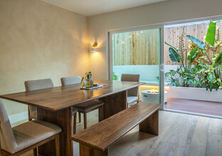 9015 Cynthia St in West Hollywood, CA - Building Photo - Building Photo