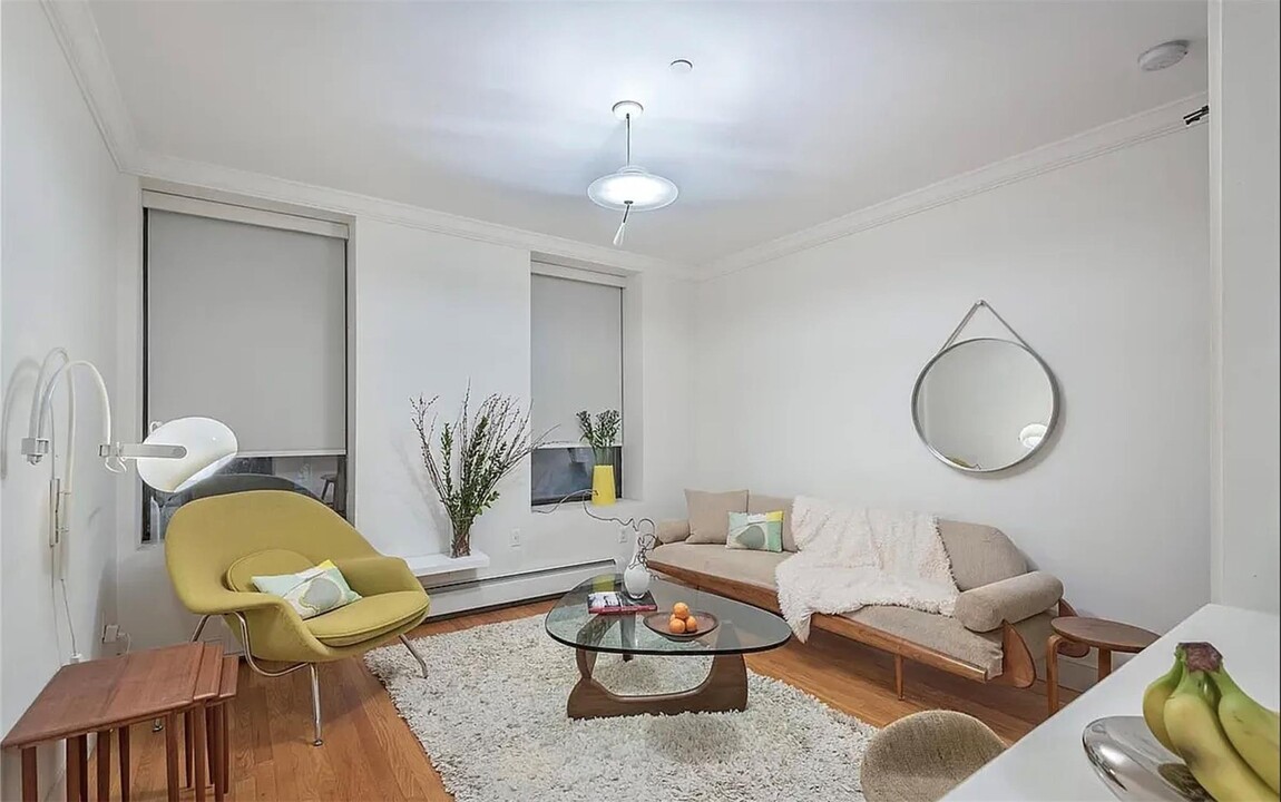 118 W 112th St in New York, NY - Building Photo