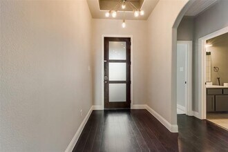 15404 Pioneer Bluff Trail in Roanoke, TX - Foto de edificio - Building Photo