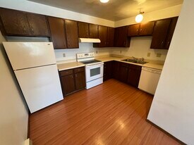 600 Overdale Dr, Unit B in Gillette, WY - Building Photo