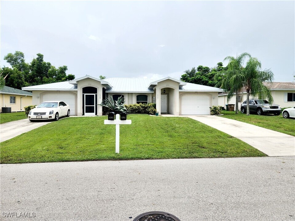 1305 SE 8th Ave in Cape Coral, FL - Building Photo