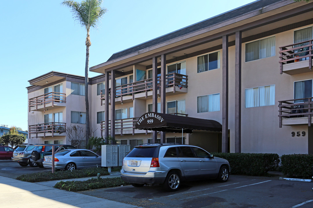 Embassy Apartments in San Diego, CA - Building Photo