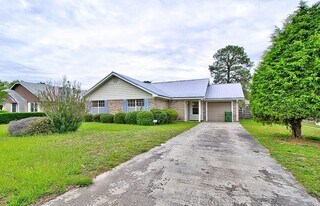 784 Inwood Dr in Hinesville, GA - Building Photo