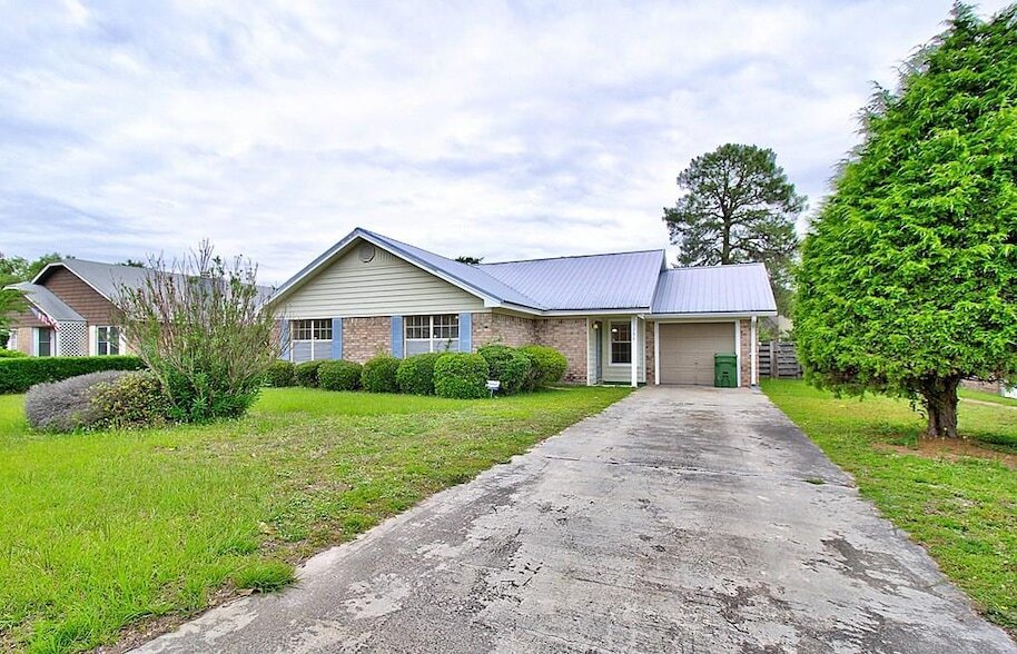 784 Inwood Dr in Hinesville, GA - Building Photo