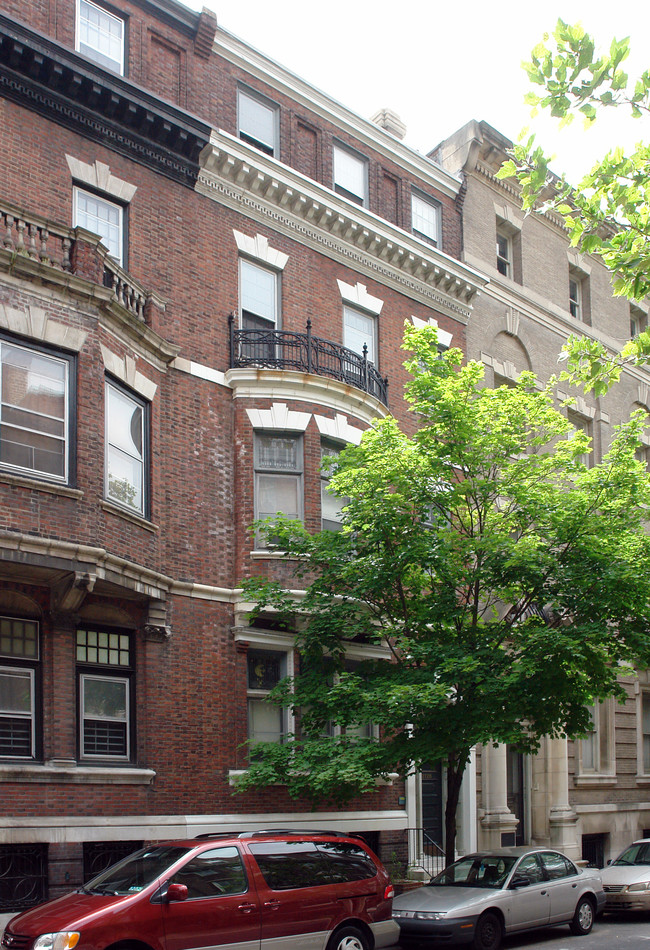 2126 Locust St in Philadelphia, PA - Building Photo - Building Photo