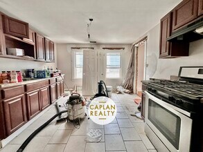 1655 State St, Unit 3 in Hamden, CT - Building Photo - Building Photo