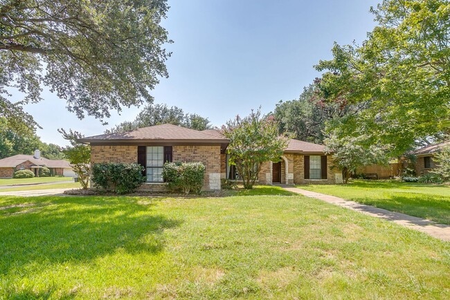property at 932 Arrow Wood St