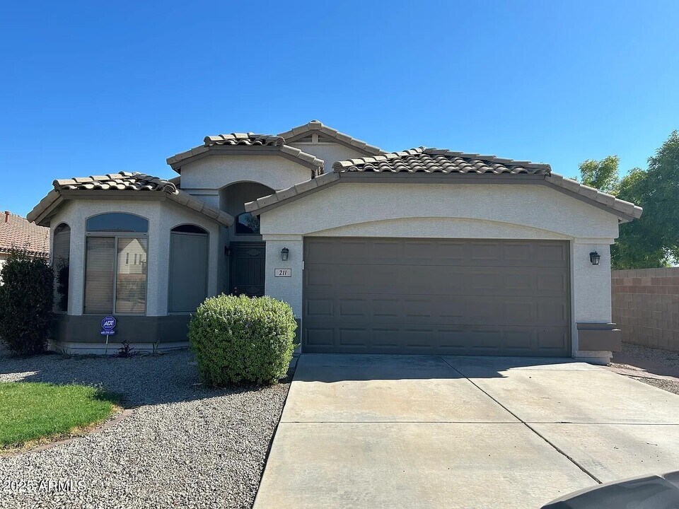 211 E Ingram St in Mesa, AZ - Building Photo