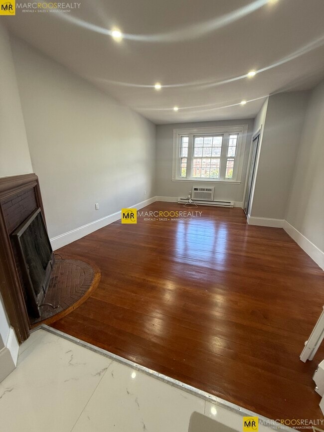 476 Commonwealth Ave, Unit 5 in Boston, MA - Foto de edificio - Building Photo