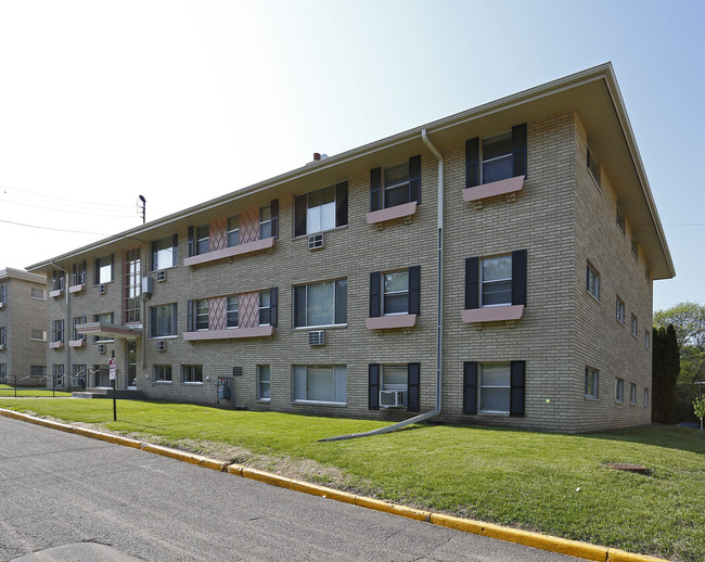 Mast Apartments in St. Paul, MN - Building Photo - Building Photo