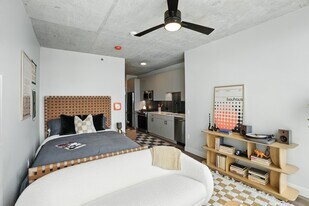 1101 W Carroll Ave in Chicago, IL - Building Photo