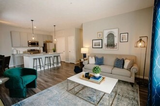 Elan Park Apartments in Columbus, OH - Foto de edificio - Building Photo
