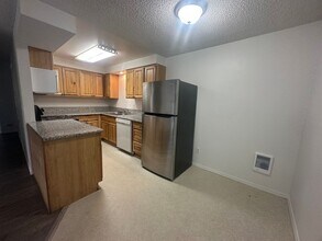 647 NW Walnut Blvd in Corvallis, OR - Foto de edificio - Building Photo