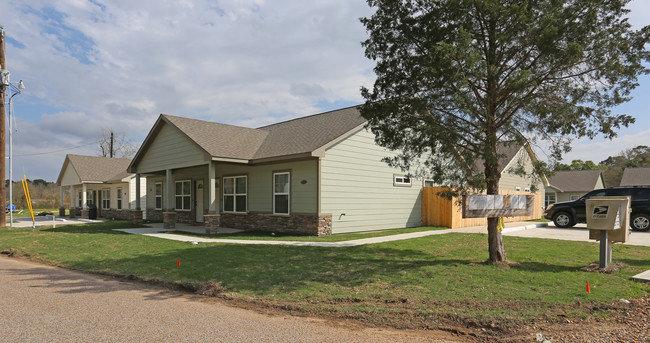 Down Home Square in Porter, TX - Foto de edificio - Building Photo