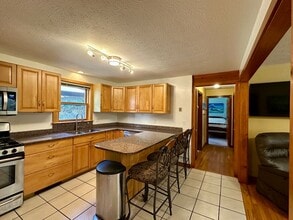 469 Barbers Pond Rd in South Kingstown, RI - Building Photo - Building Photo