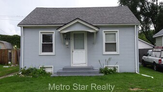 353 W Brockton Ave in Madison Heights, MI - Building Photo