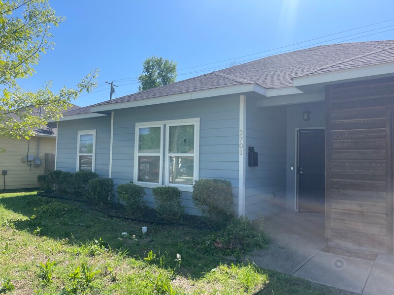 2701 Easter Ave in Dallas, TX - Building Photo