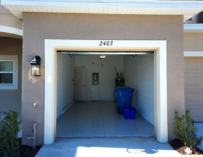 2403 Paravane Wy in Wesley Chapel, FL - Building Photo - Building Photo