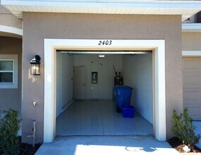 2403 Paravane Wy in Wesley Chapel, FL - Building Photo - Building Photo