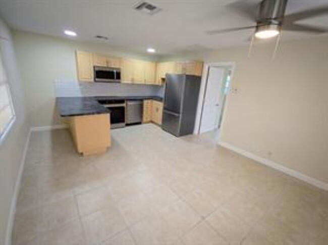 1305 NE 16th Ter, Unit 6 in Fort Lauderdale, FL - Building Photo - Building Photo