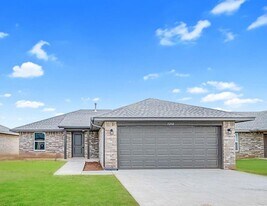 1626 Highland Loop in Guthrie, OK - Building Photo