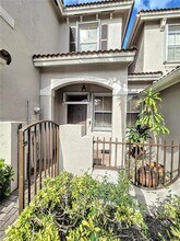 988 SW 154th Path in Miami, FL - Foto de edificio - Building Photo