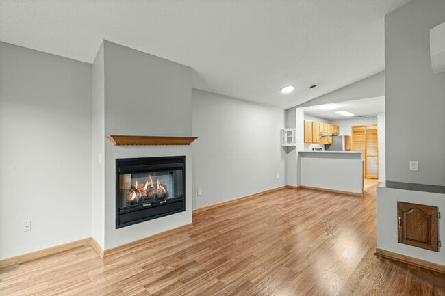 2230 Ranchview Ln N in Plymouth, MN - Foto de edificio - Building Photo