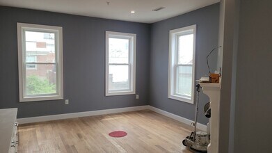 341 Cambridge St, Unit 2 in Cambridge, MA - Building Photo - Building Photo
