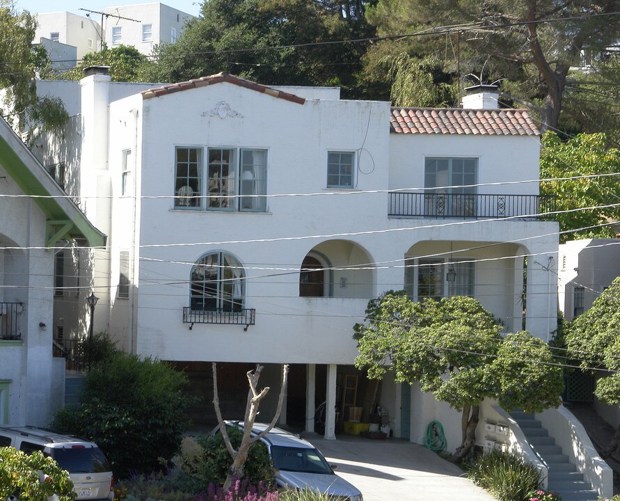 533 Crofton Ave in Oakland, CA - Building Photo