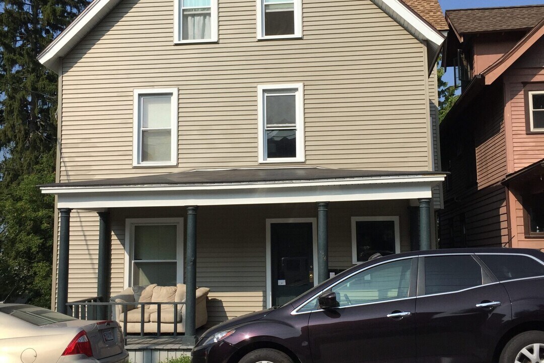 134 College Ave, Unit B in Ithaca, NY - Building Photo