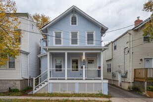 24 Dean St in West Orange, NJ - Building Photo