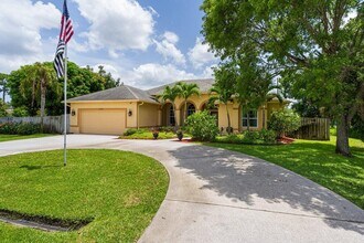1456 SW Del Rio Blvd in Port St. Lucie, FL - Building Photo - Building Photo