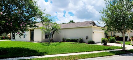 205 SW Maclay Way in Port St. Lucie, FL - Building Photo - Building Photo