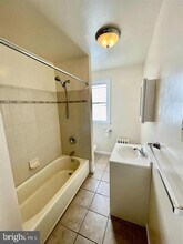 122 W Lancaster Ave in Wayne, PA - Building Photo - Building Photo