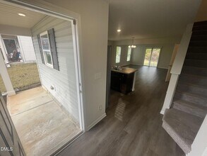 2048 Wiggins Village Dr in Youngsville, NC - Foto de edificio - Building Photo