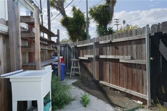 1641 S Longwood Ave in Los Angeles, CA - Building Photo - Building Photo