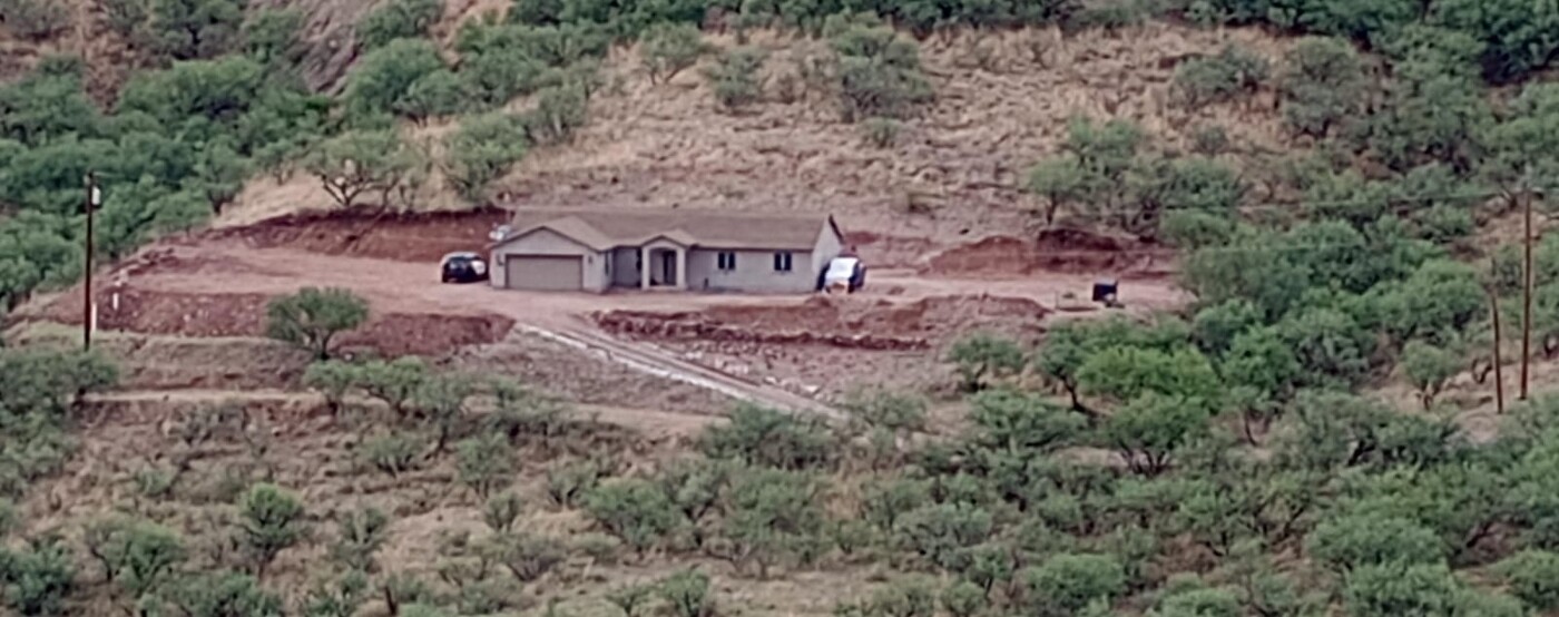 690 Ona Ln in Rio Rico, AZ - Foto de edificio