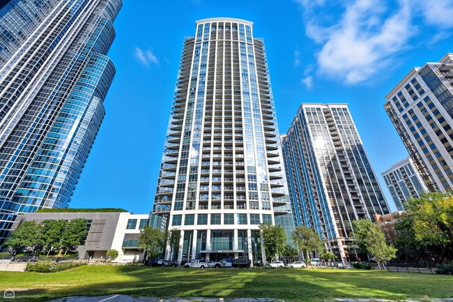 property at 1235 S Prairie Ave