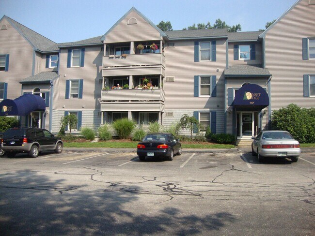 141 Eastern Ave in Manchester, NH - Building Photo - Building Photo