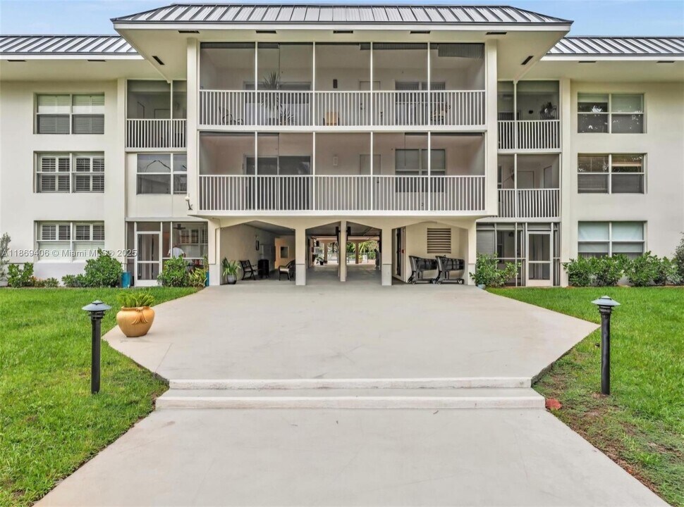 4025 N Federal Hwy in Fort Lauderdale, FL - Building Photo