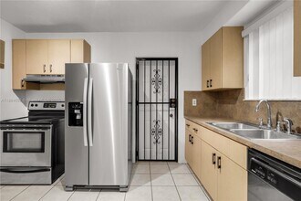 1225 Wallace St in Coral Gables, FL - Building Photo - Building Photo